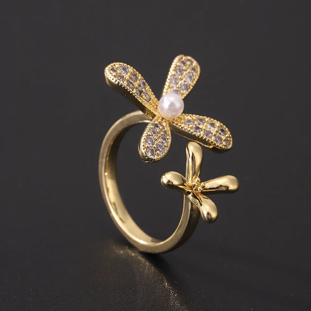 Bright Pearl Daisy Ring