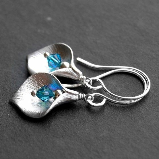 Inlaid Blue Zirconia Lotus Earrings