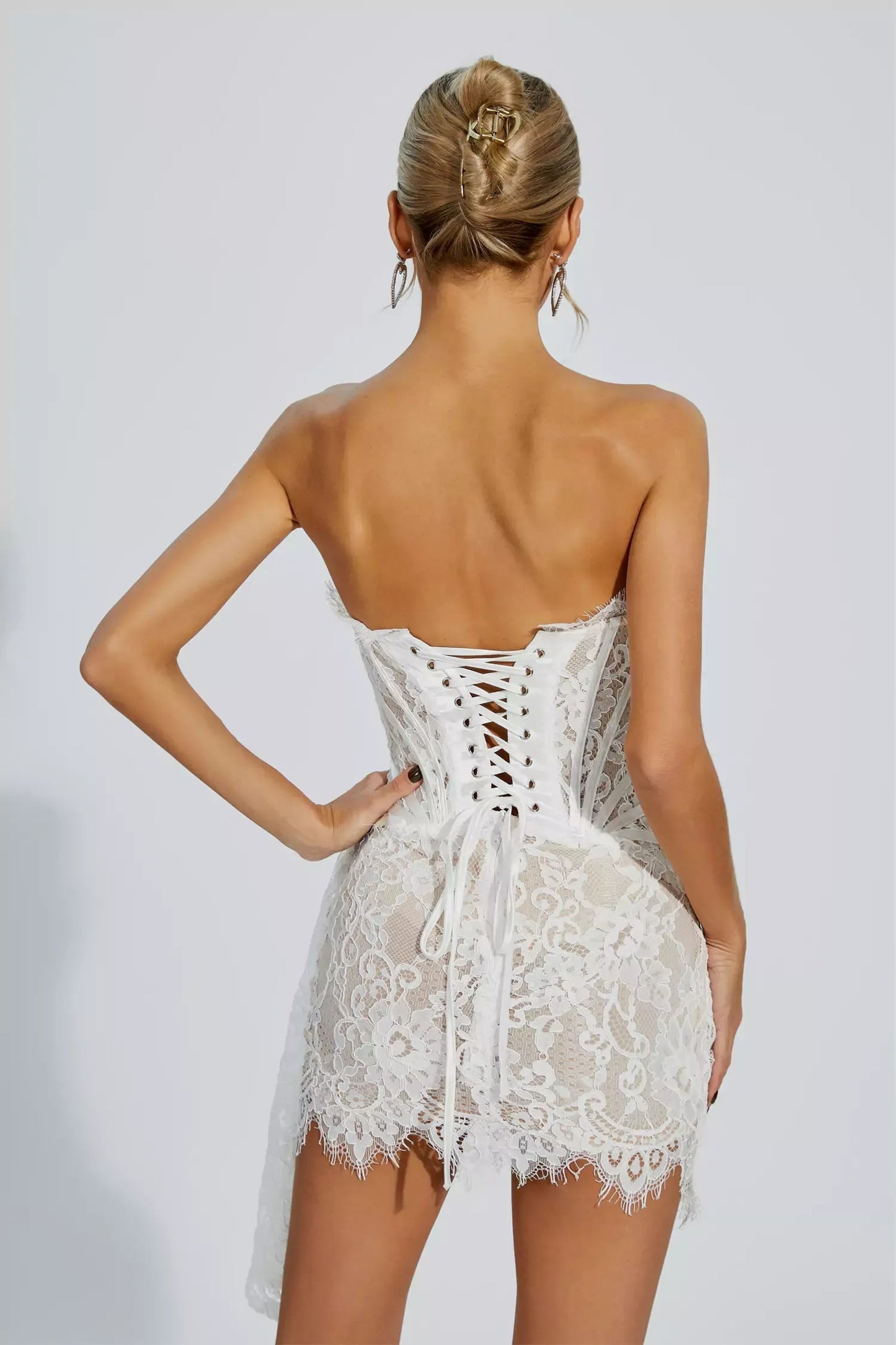 Well Tailored Dress with a Graceful Silhouette
