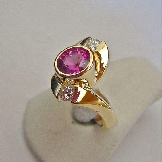 Anillo Granate Cristalino en Oro Vintage