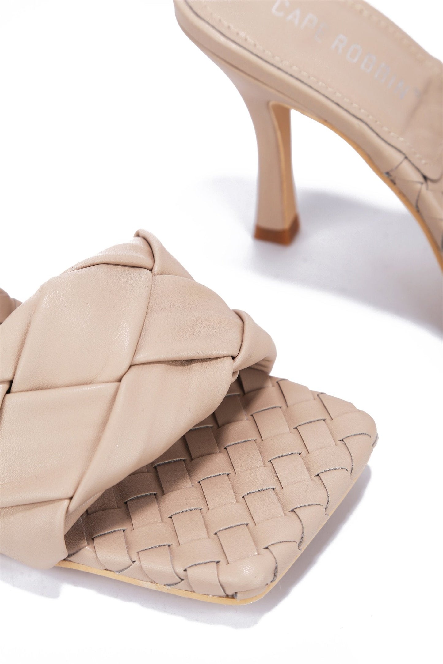 Beautifully Finished Heels in a Timeless Design