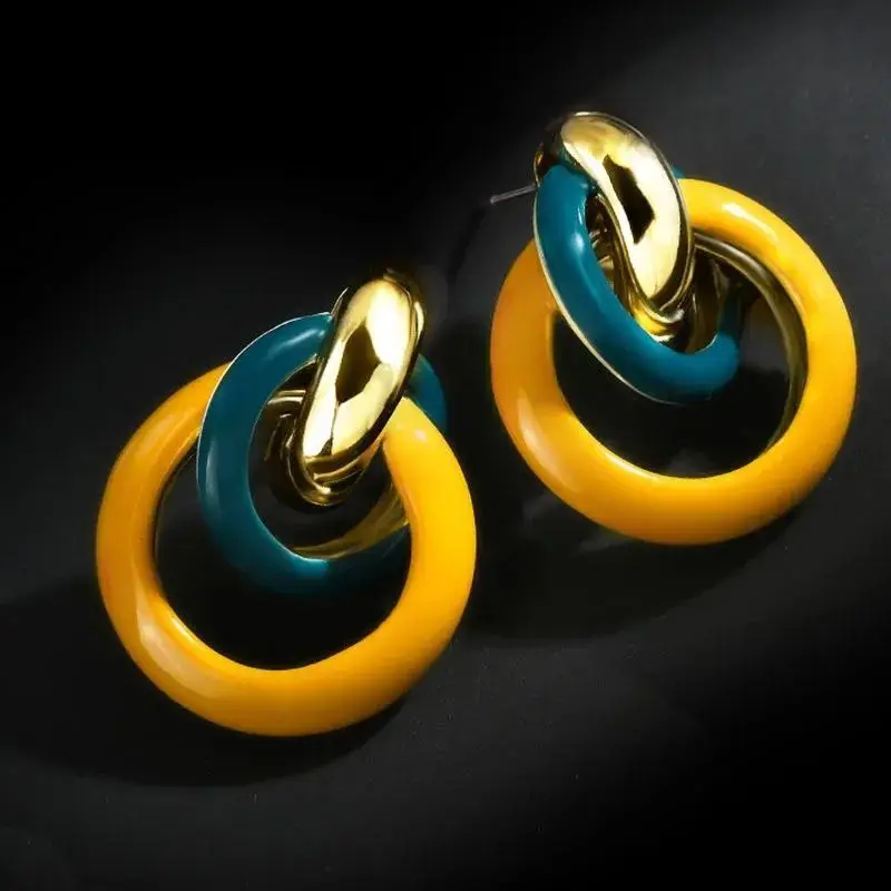 Lujosos Aretes de Aros Amarillos