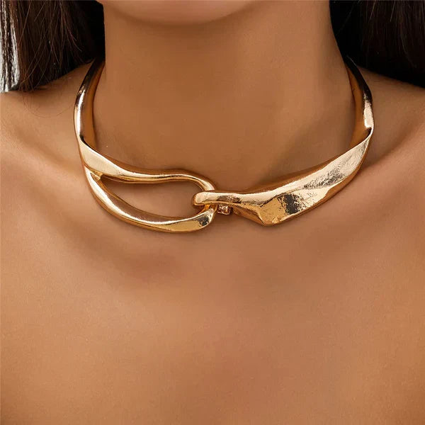 1+1 Offer: Cynthia | Gold Earrings With Pearls + Golden Necklace
