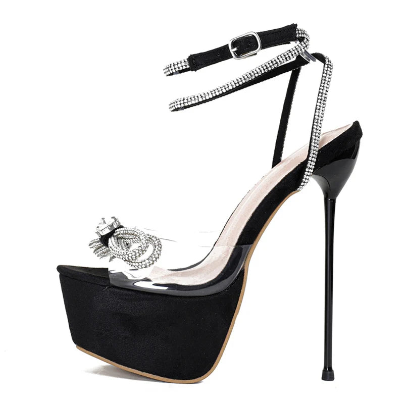 Effortlessly Elegant Sandals with a Timeless Design