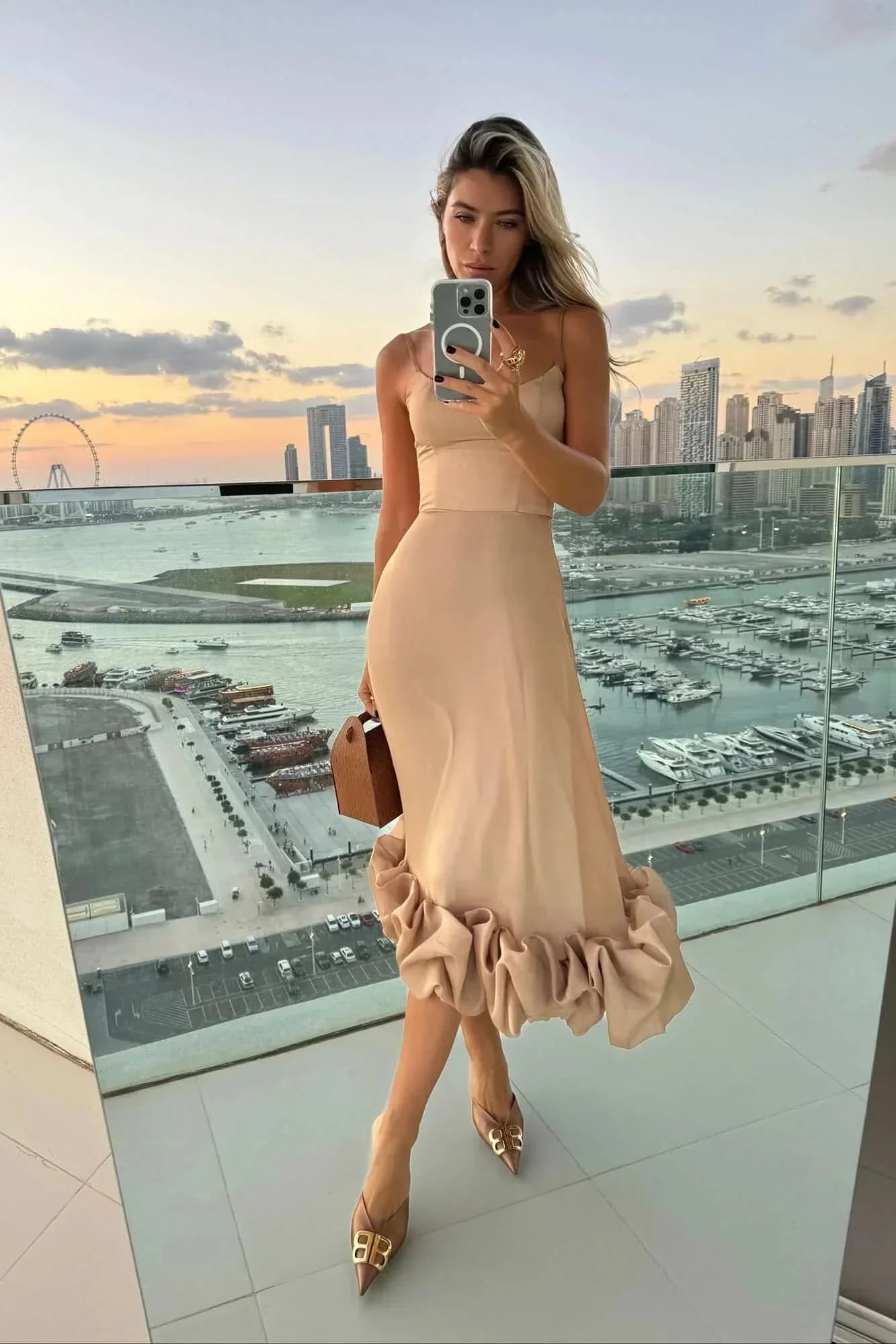 Effortlessly Elegant Dress with a Timeless Design