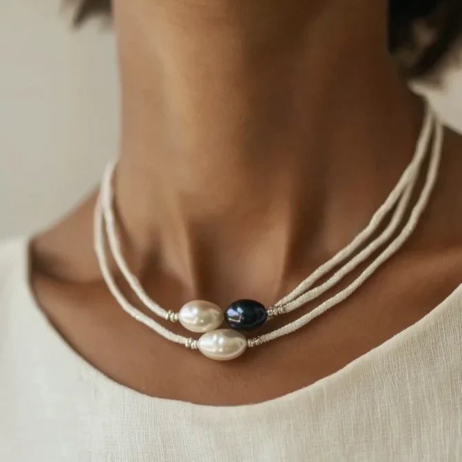 Black & White Pearl Necklace