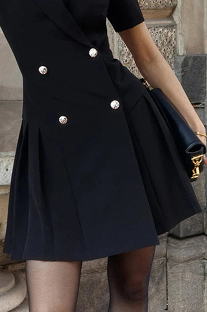 Effortlessly Elegant Dress with a Timeless Design