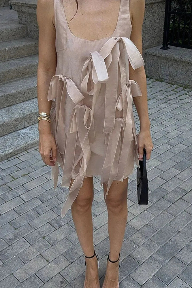 Effortlessly Elegant Dress with a Timeless Design