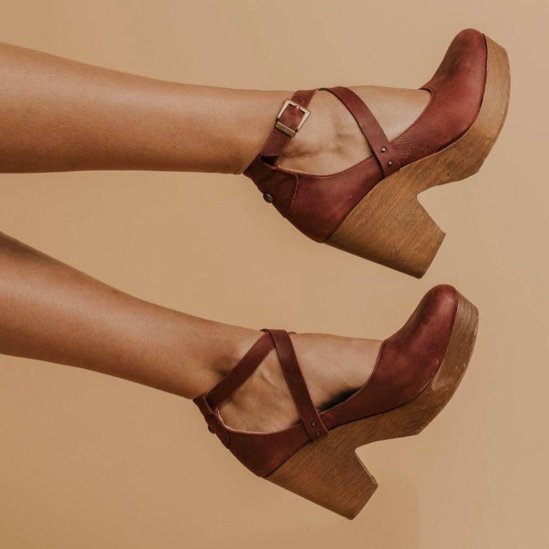Graceful Orthopedic Sandals for Modern Look