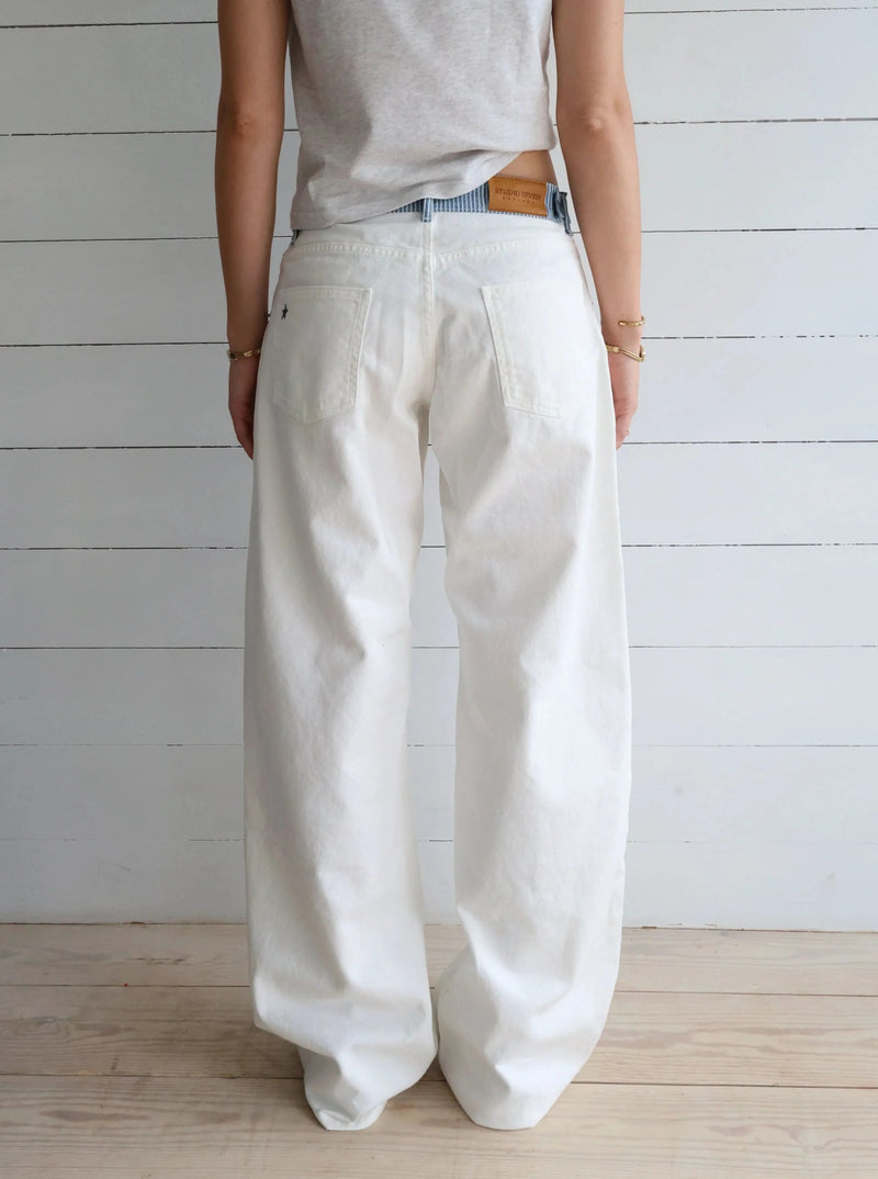 Effortlessly Elegant Garment with a Timeless Design