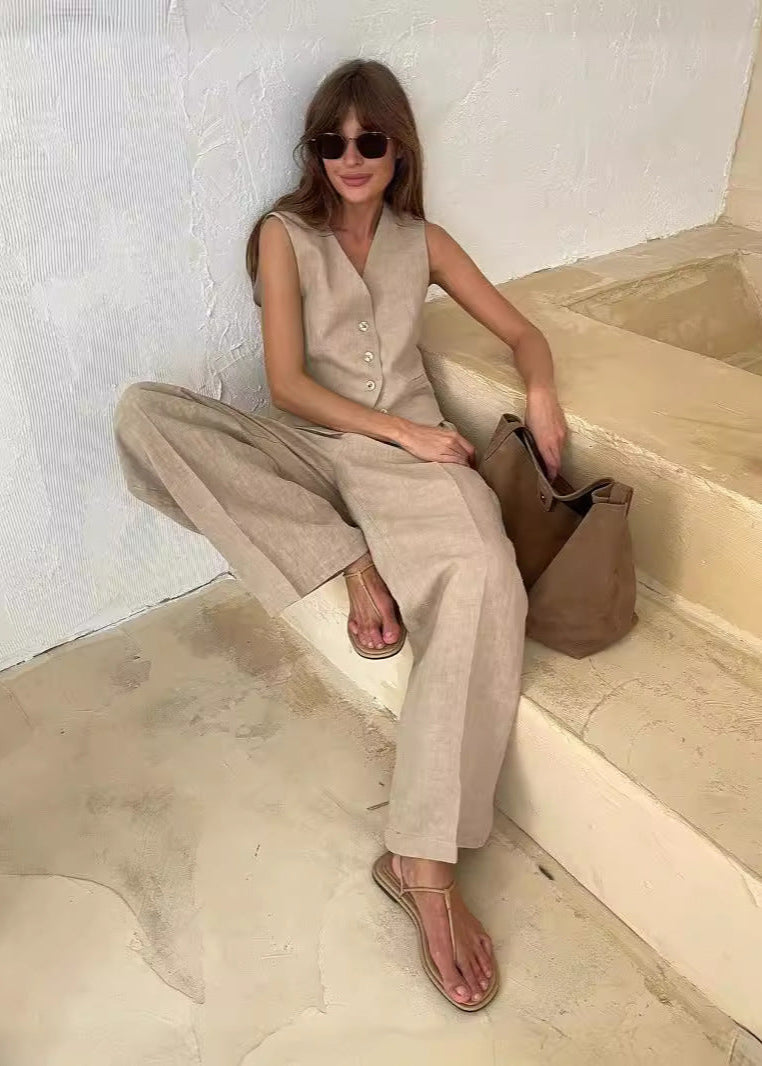 Effortlessly Elegant Pants with a Timeless Design