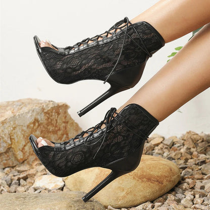 Beautifully Finished Heels in a Timeless Design