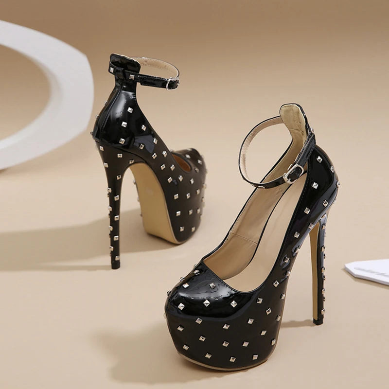 Beautifully Finished Heels in a Timeless Design
