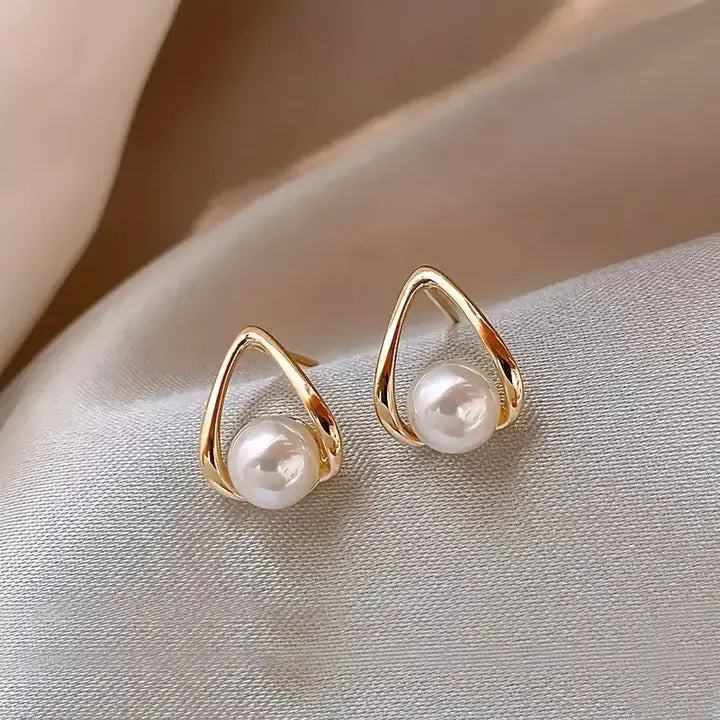 Openwork Triangular Earrings With Pearls