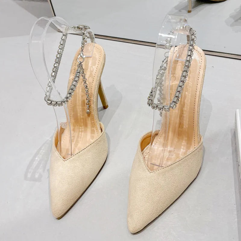 Well Tailored Heels with a Graceful Silhouette