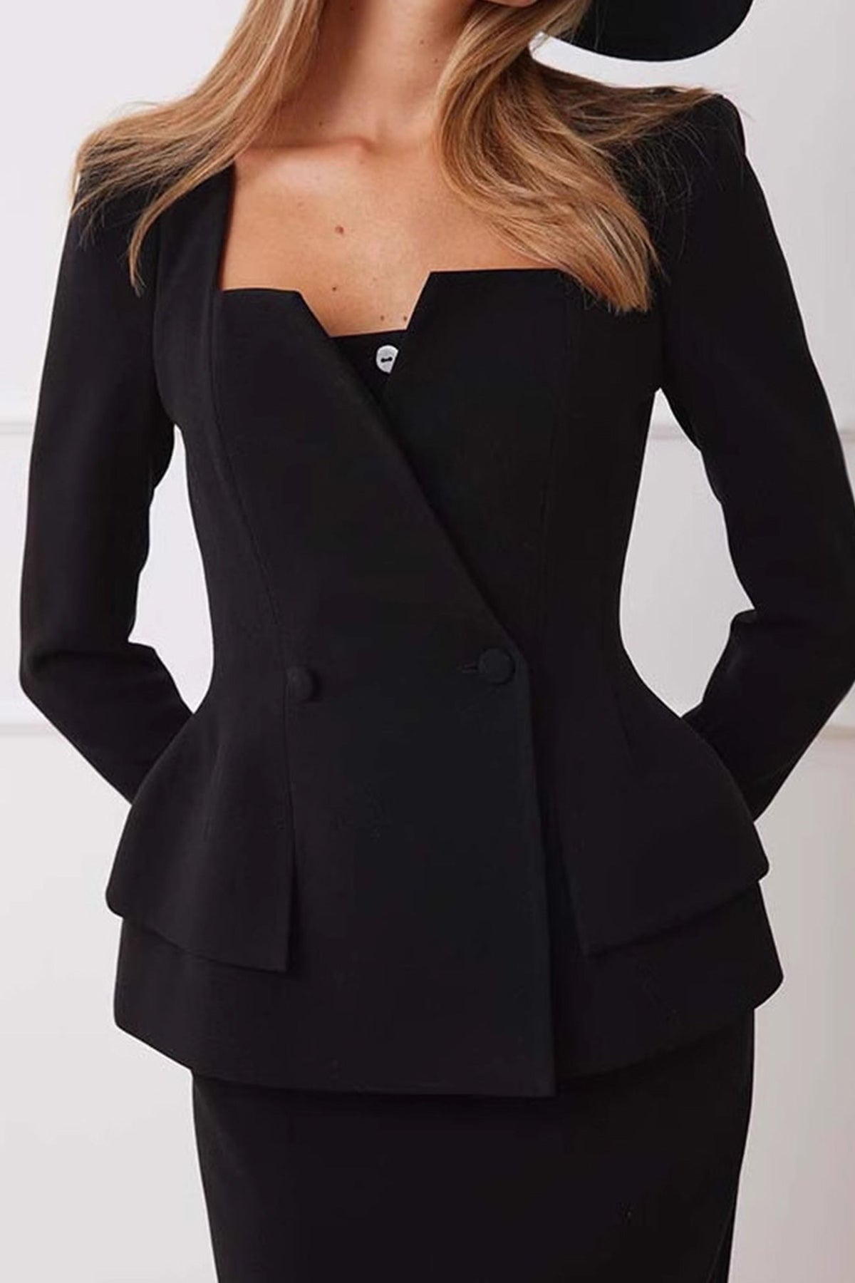 Beautifully Finished Top in a Timeless Design