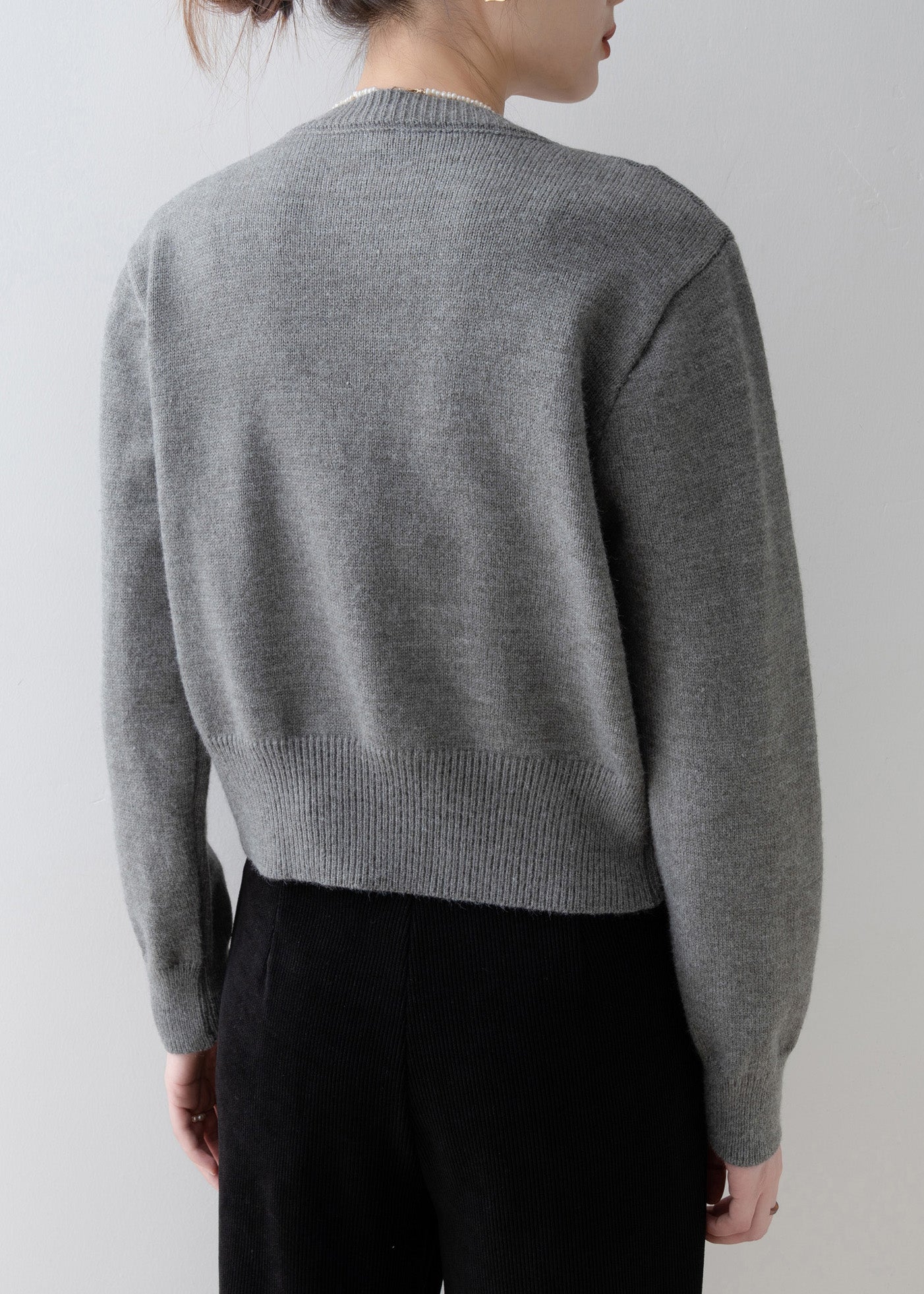 Boutique Grey O Neck Sequins Knit Cardigan Spring