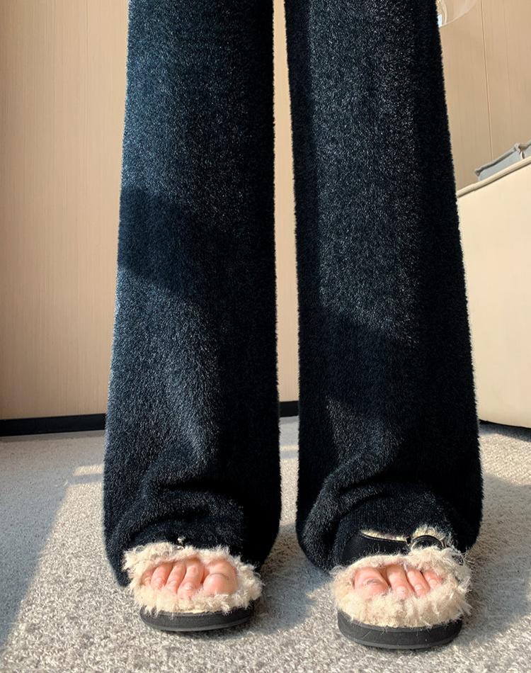 Classic Vintage Pants with a Flattering Fit