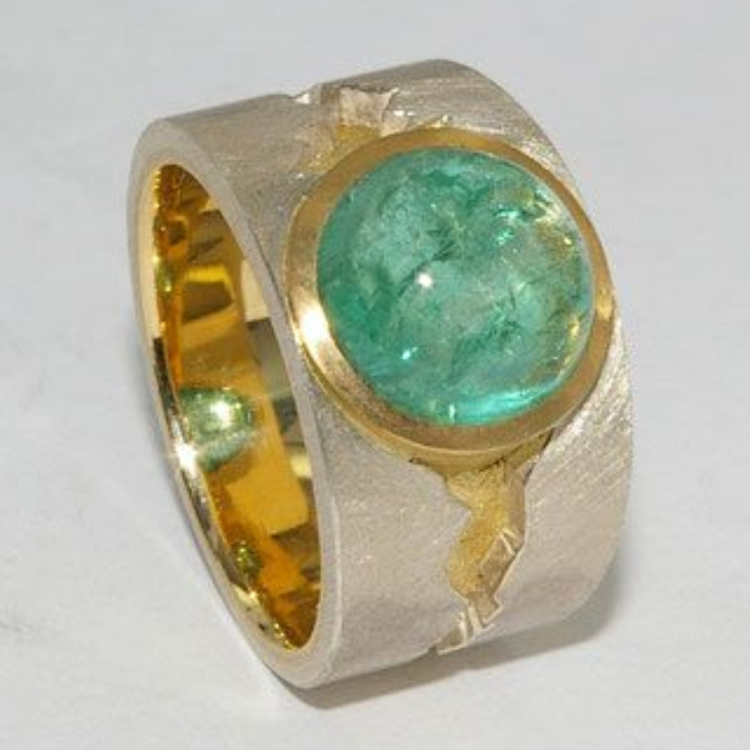 Green Inlaid Stone Gold Ring