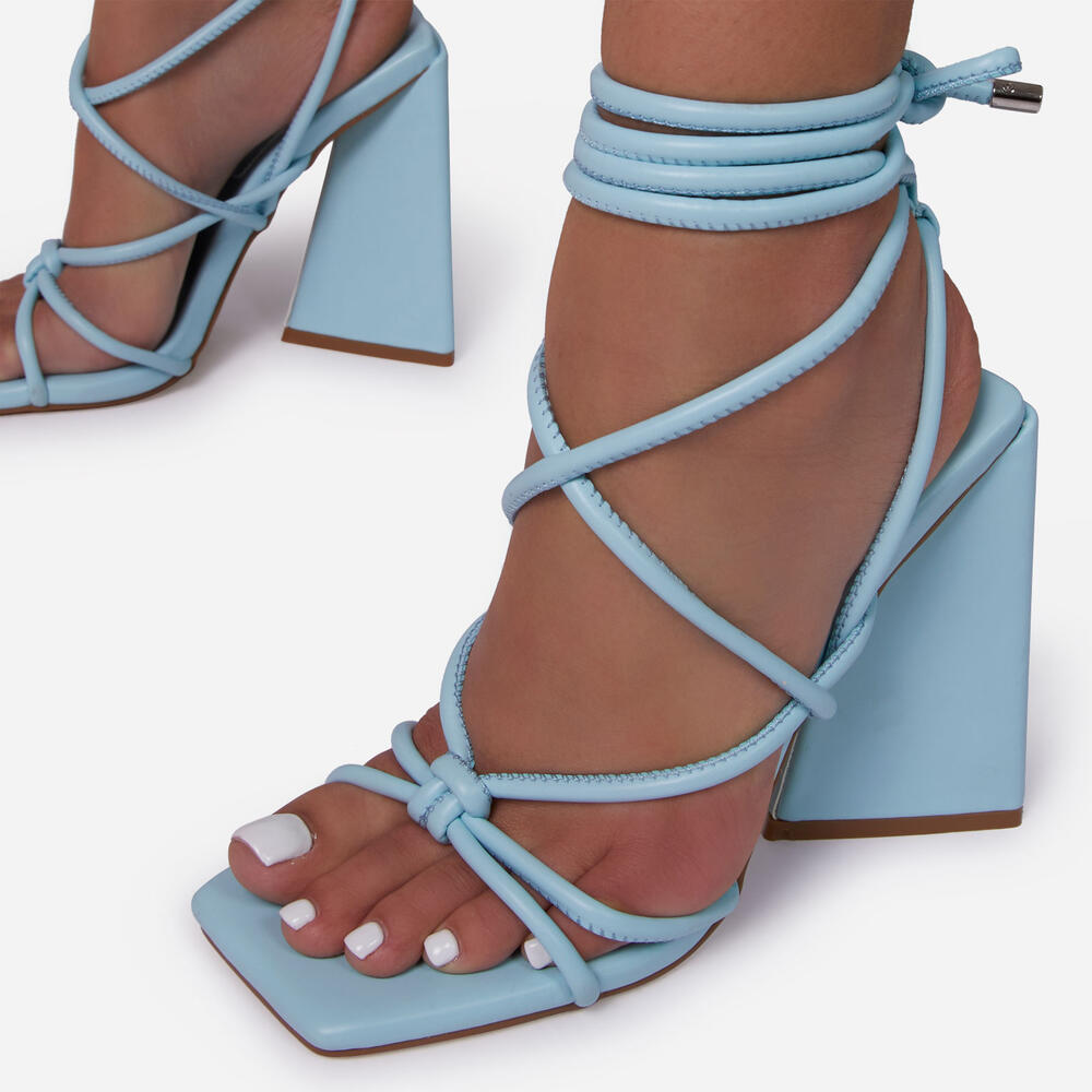 Classic Vintage Heels with a Flattering Fit