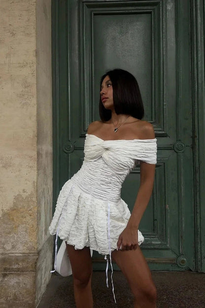 Effortlessly Elegant Dress with a Timeless Design