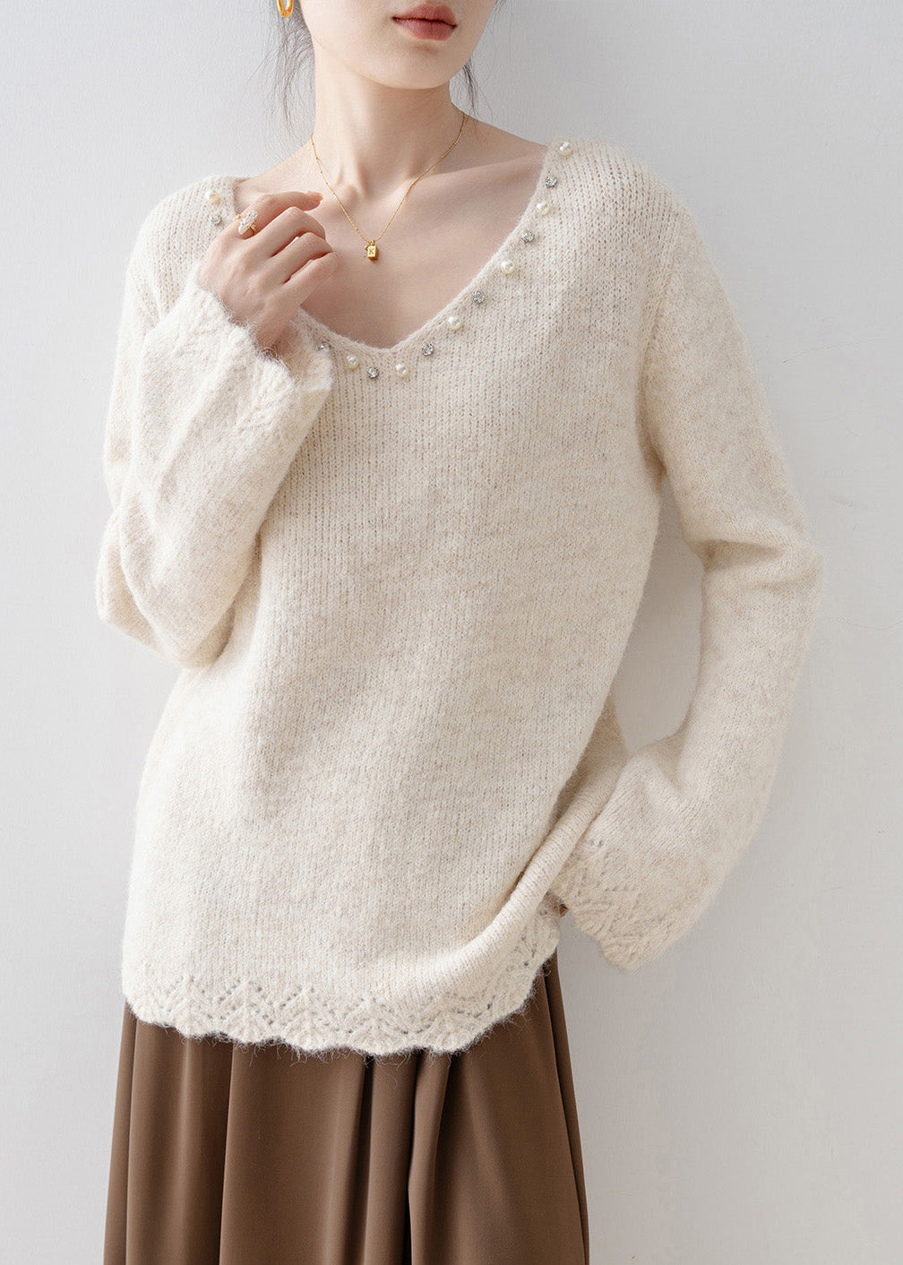 White V Neck Nail Bead Knit Pullover Spring