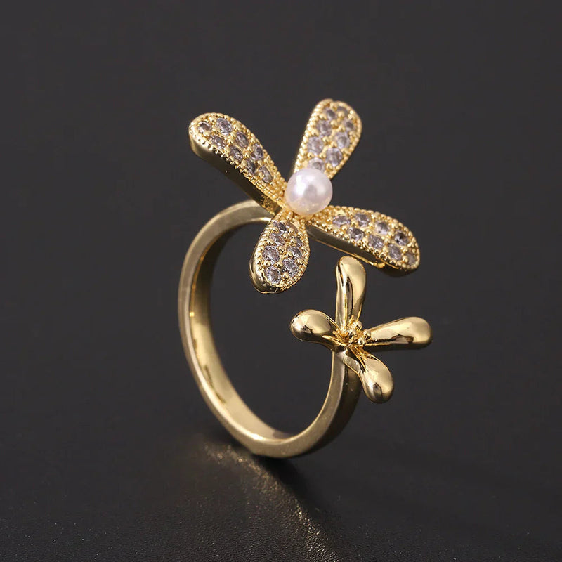 Bright Pearl Daisy Ring