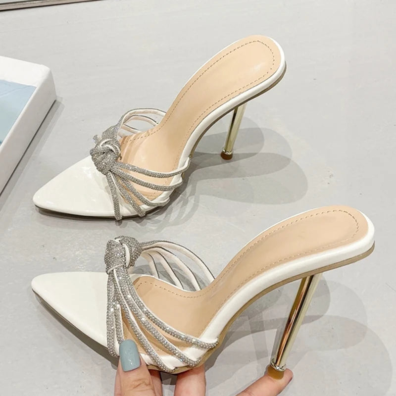 Effortlessly Elegant Heels with a Timeless Design