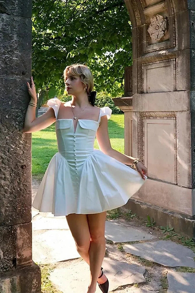 Beautifully Finished Dress in a Timeless Design