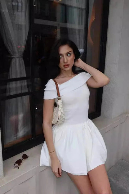 Effortlessly Elegant Dress with a Timeless Design