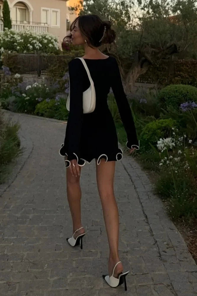 Well Tailored Dress with a Graceful Silhouette