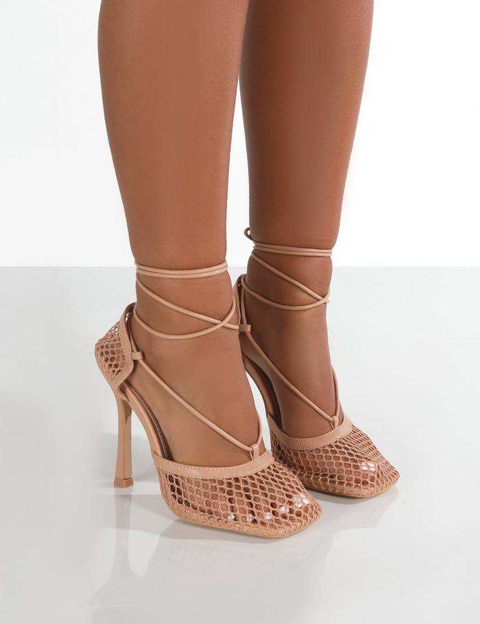 Effortlessly Elegant Heels with a Timeless Design