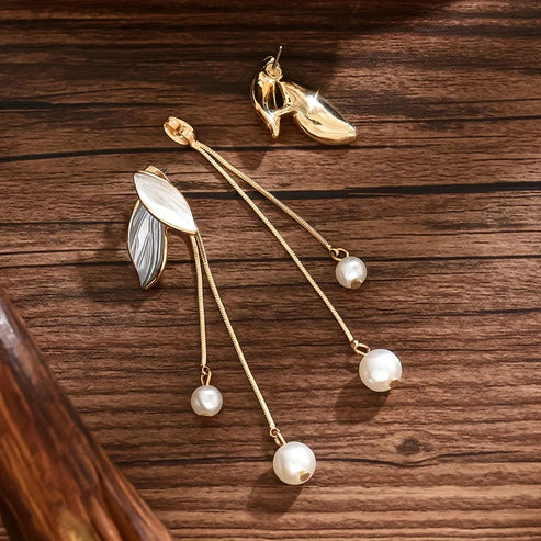 Leaf-shaped Earrings With Pearls