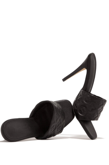 A Vintage Style Heels with Delicate Timeless Details