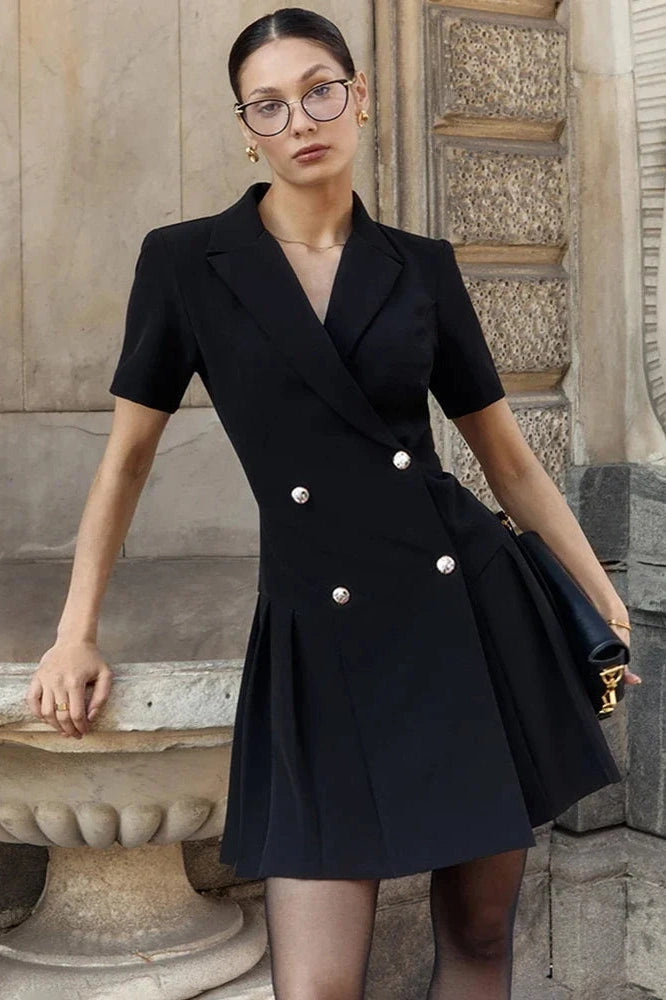 Effortlessly Elegant Dress with a Timeless Design