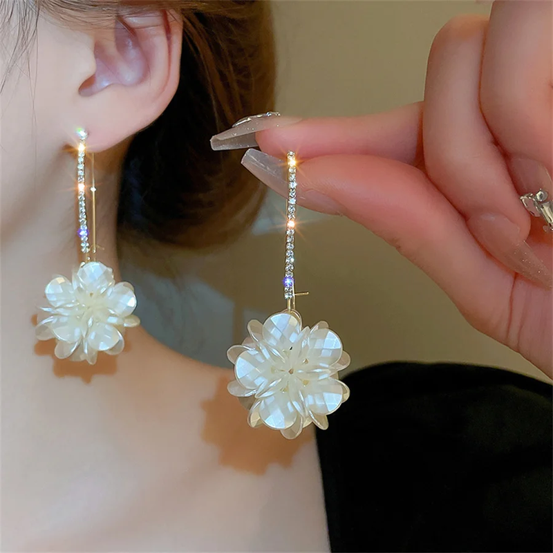 White Blossom Bright Earrings
