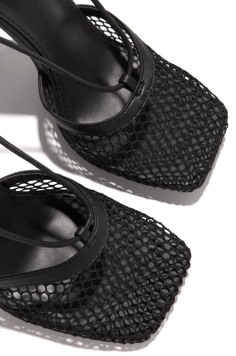 Effortlessly Elegant Heels with a Timeless Design