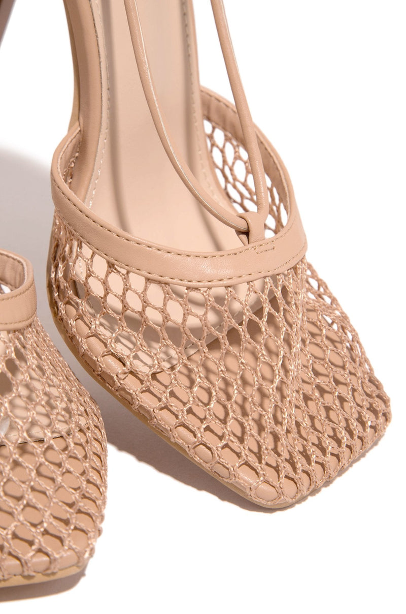 Effortlessly Elegant Heels with a Timeless Design