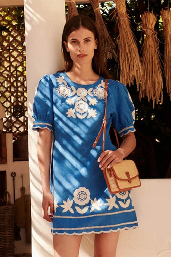 Classic Vintage Dress with a Flattering Fit