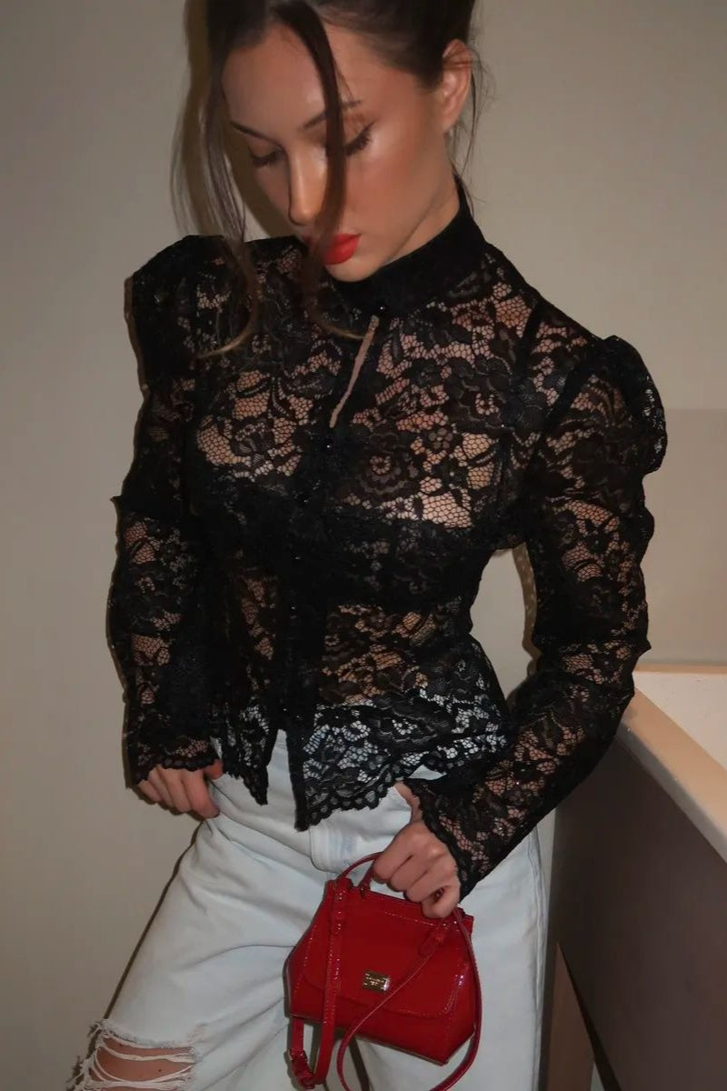 Effortlessly Elegant Blouse with a Timeless Design