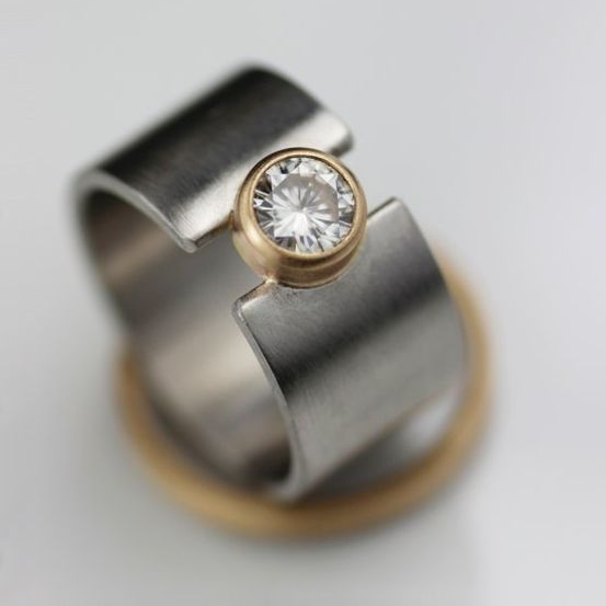 Dark Silver Inlaid Zirconia Ring