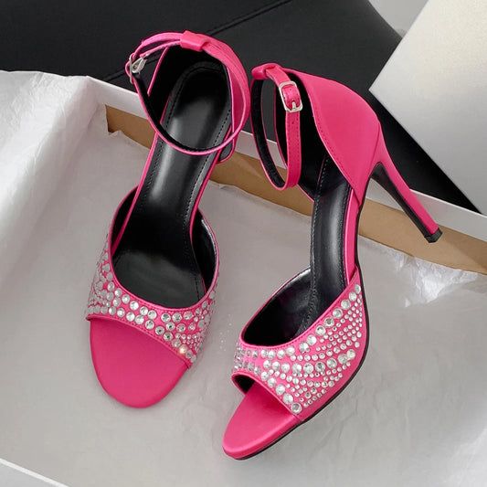 Beautifully Finished Heels in a Timeless Design
