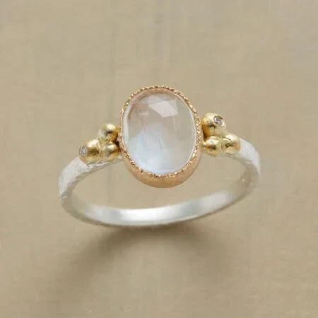 Anillo Piedra Blanca en Oro Vintage