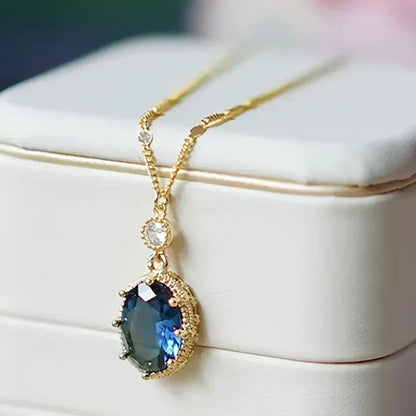 Thessia Lunebray Gold Necklace