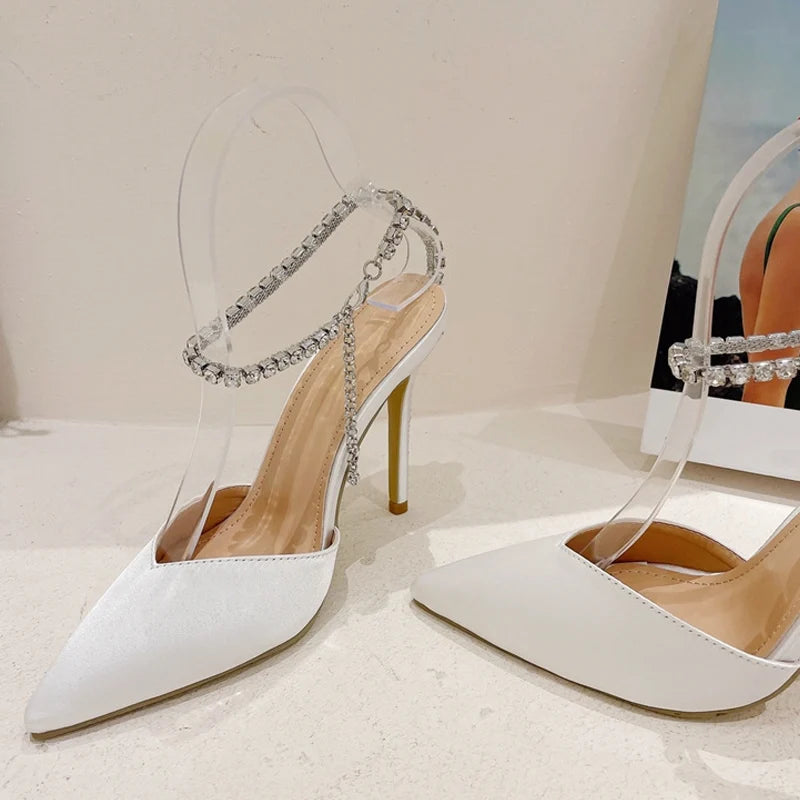 Well Tailored Heels with a Graceful Silhouette
