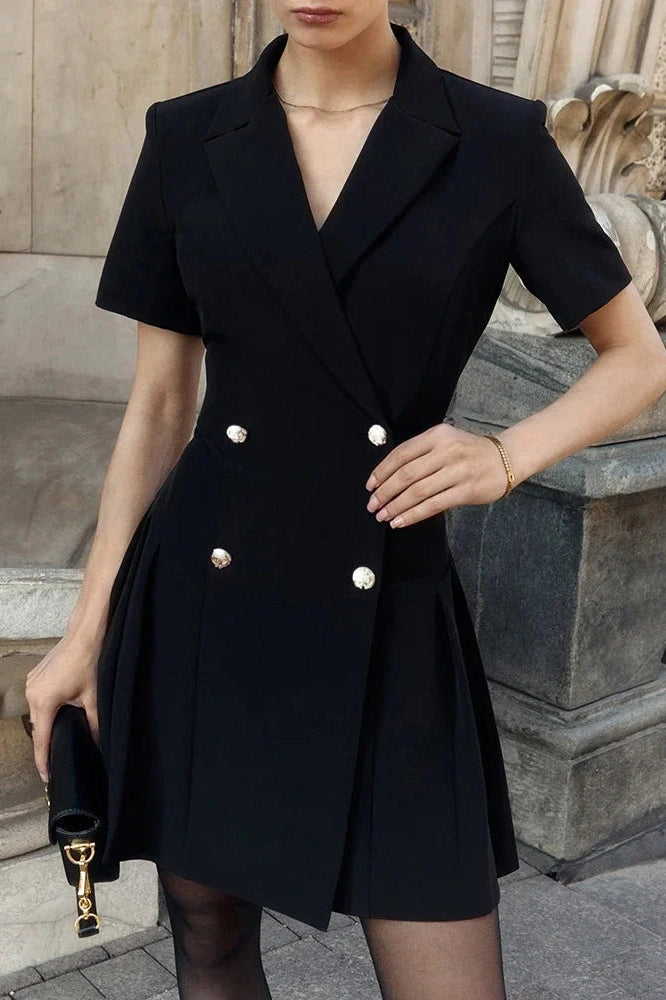 Effortlessly Elegant Dress with a Timeless Design