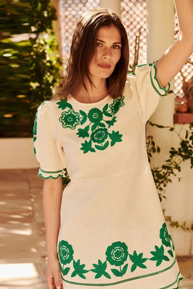 Classic Vintage Dress with a Flattering Fit
