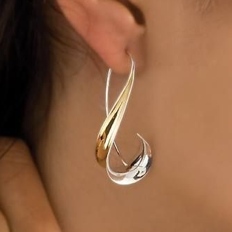 Dangling Golden Earrings