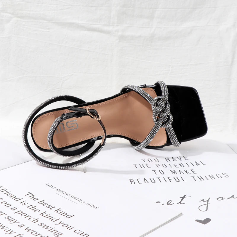 Well Tailored Sandals with a Graceful Silhouette