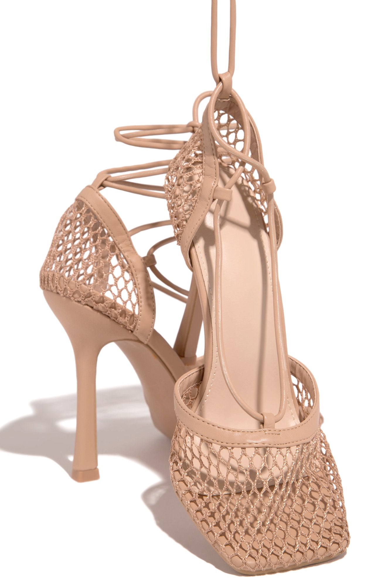Effortlessly Elegant Heels with a Timeless Design